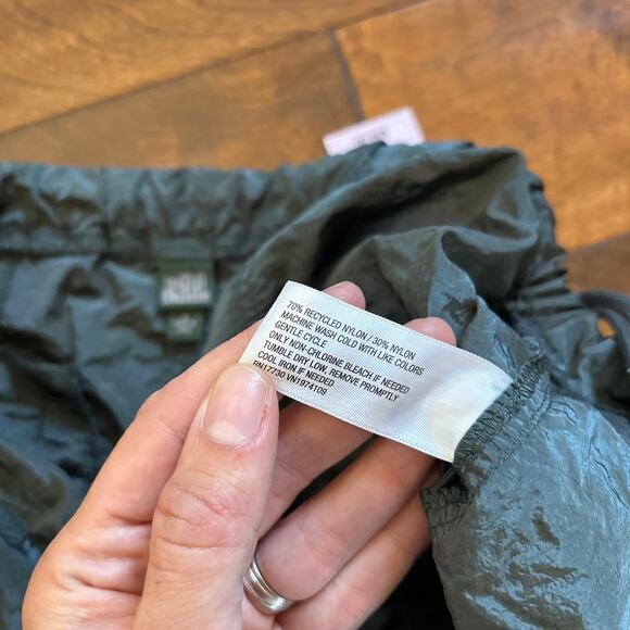 NWT Wild Fable Mid Rise Wide Leg Relaxed Parachute Pant Dark Green Womens Size S - Picture 6 of 9